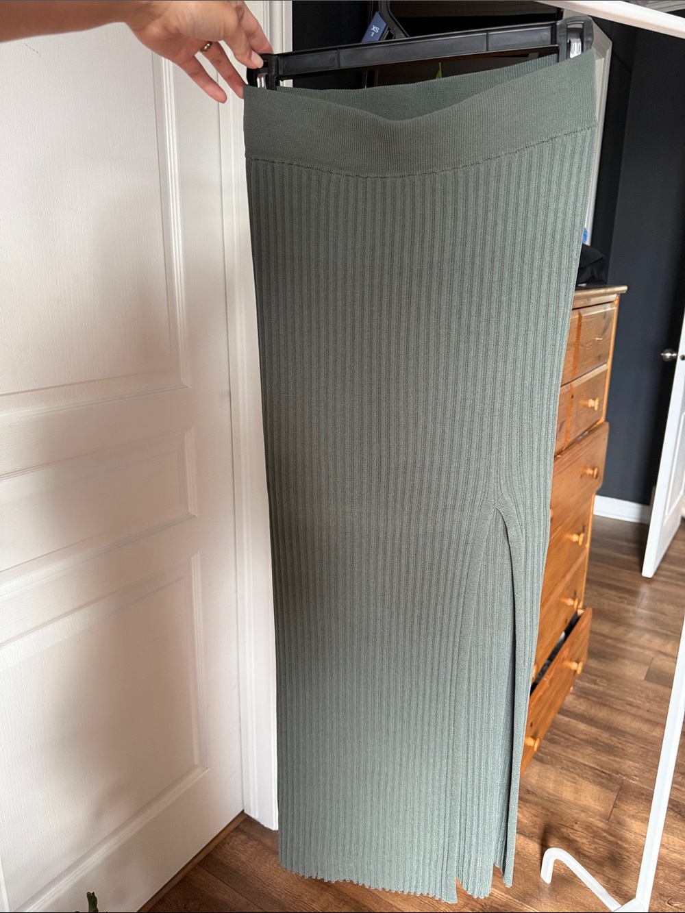 Wilfred Ribbed Knit Midi Skirt with Side Slit
